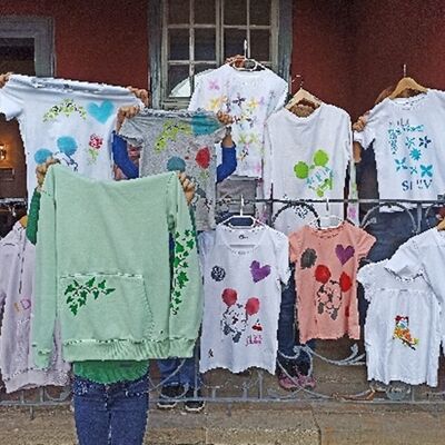 Workshop „Pimp your t-shirt“ – Upcycling von T-Shirts mit Schablonenkunst