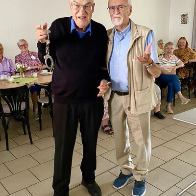 Joahim Rust bedankt sich bei Armin Rütters